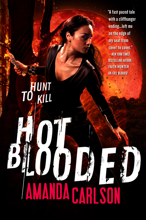 Hot Blooded by Amanda Carlson (Jessica McClain #2)