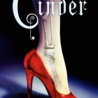 Review: Cinder by Marissa Meyer (Lunar Chronicles #1)