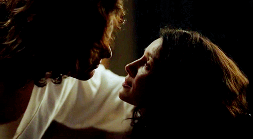 Outlander 2x04 Jamie and Claire Kiss