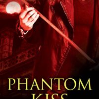Release-Day Review: Phantom Kiss by Chloe Neill (Chicagoland Vampires #12.5)
